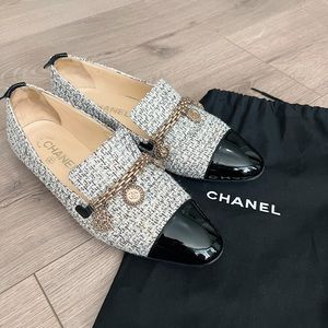 CHANEL tweed leather loafers with Chanel Charms! Size EU 38.5!